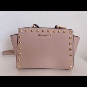 Michael Kors Selma Stud Crossbody in Blush Pink